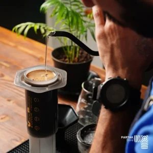 راهنمای قدم به قدم طرز تهیه قهوه با ایروپرس