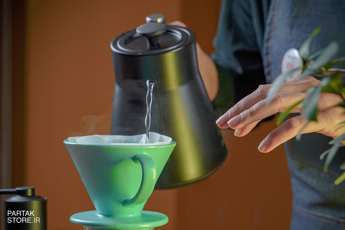 مرحله چهارم اضافه کردن آب