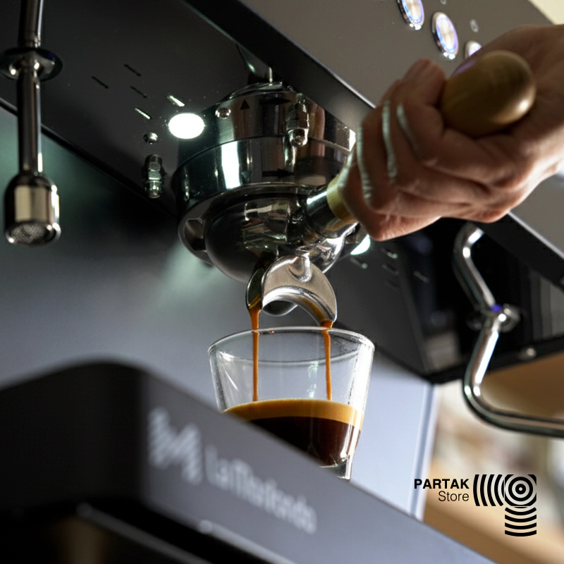 چطور تجهیزات کافی‌شاپ را به‌طور کامل و اصولی تمیز کنیم؟