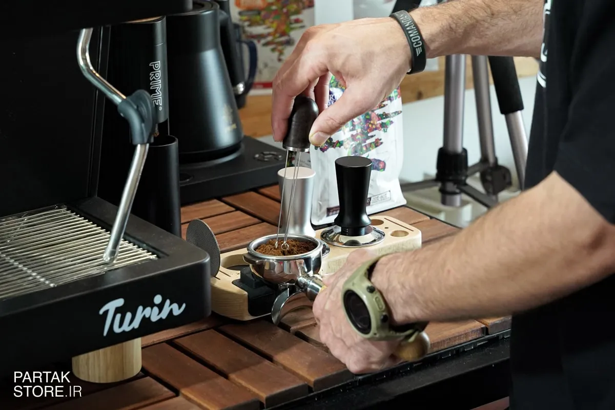 تکنیک WDT چیست؟ راهنمای علمی توزیع قهوه اسپرسو 1 تکنیک WDT چیست؟ (Weiss Distribution Technique)